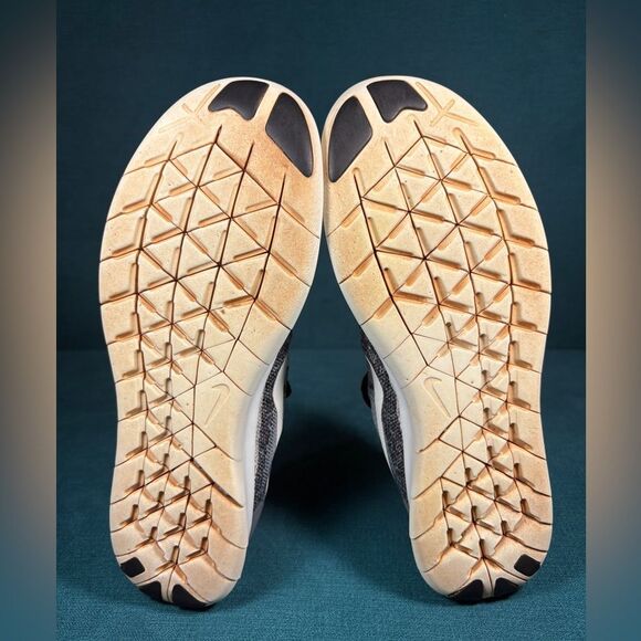 Size 9.5 - Women’s Nike Free Rn Flyknit shoes - Picture 7 of 8